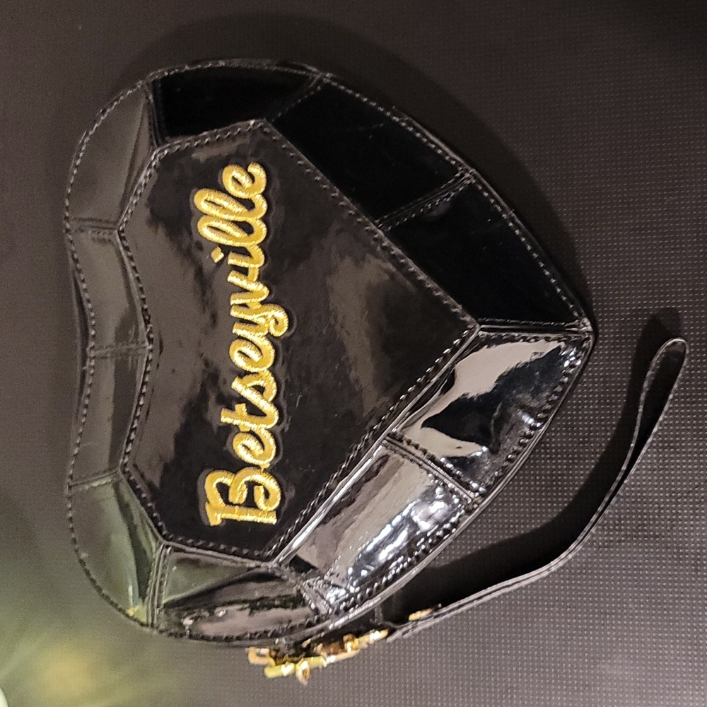 Betsey Johnson Heart Shape Wristlet - Picture 8 of 8